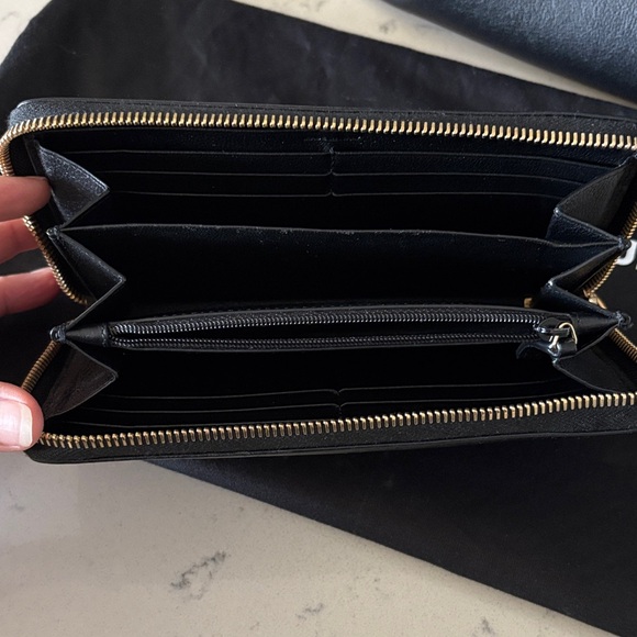 Saint Laurent Classic Black Leather Tote and Wallet - Picture 4 of 16